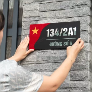 Bảng số nhà mica dán tường lá cờ nổi bật (7)