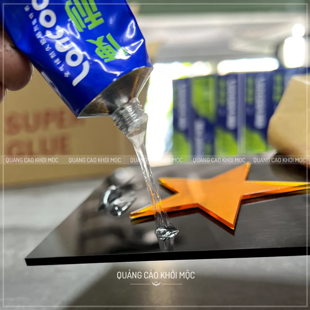 Keo Dán Mica - Làm Bảng Hiệu Mica (7)